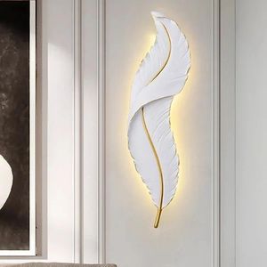 Appliques murales en plumes pour le salon ; modernes, minimalistes et luxueuses ; lampes de chevet créatives pour la chambre à coucher ; luminaires décoratifs - Product Image 1