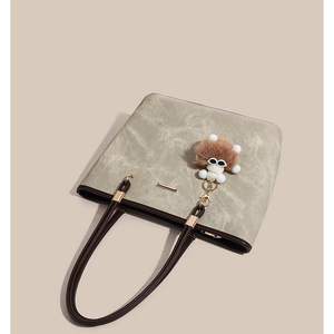 กระเป๋าโท้ทขนาดใหญ่ รุ่นคลาสสิก แฟชั่นปี 2026 น้ำหนักเบา กันน้ำ ผลิตจากโพลีเอสเตอร์ สายสะพายปรับได้ ทนทาน เหมาะสำหรับผู้หญิง - Product Image 4