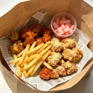 ชุดจำลองไก่ทอดเกาหลีแบบ PVC พร้อมจานไม้ สำหรับจัดแสดงในร้านอาหาร คาเฟ่ พร้อมเฟรนช์ฟรายส์และซอส - Product Image 5