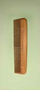 Peigne en bois écologique fait à la main pour des soins capillaires doux et un massage du cuir chevelu, adapté à un usage quotidien - Product Image 6