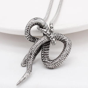 Collana nera gotica con pendente in stile gotico con serpente intrecciato Hip Hop collana di personalità in acciaio inossidabile a forma di Punk - Product Image 3