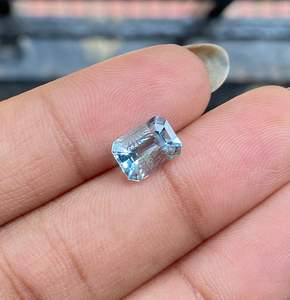 Bague de fiançailles et de mariage en saphir naturel taille émeraude 1,626 CT 8,37 x 6,10 MM par OM GEMS - Product Image 4