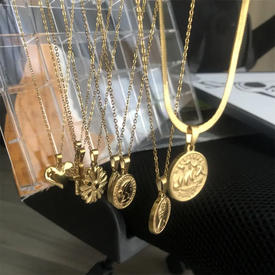 Models Stainless Steel 18K Gold Plated Queen Coin Cross Pendant