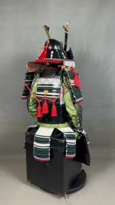 ชุดเกราะซามูไรหนังแท้ยุคกลาง สีแดง-ดำ สำหรับผู้ใหญ่ ทั้งชายและหญิง ชุดคอสตูมสำหรับทีวี ภาพยนตร์ ฮาโลวีน สีน้ำตาล พร้อมสายสะพายไหล่ ของขวัญ - Product Image 3