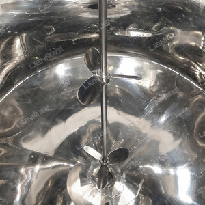 Réservoir de stockage et de mélange en acier inoxydable de <span class=keywords><strong>1000</strong></span> <span class=keywords><strong>litres</strong></span> d'<span class=keywords><strong>occasion</strong></span> LIENM pour liquide de parfum avec agitation pneumatique Dimensions personnalisables - Product Image 5