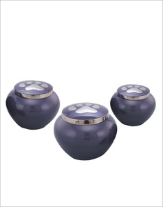 Urna conmemorativa de cremación púrpura de latón con estampado de pata de estilo americano de lujo Urna funeraria elegante para cenizas de mascotas - Product Image 1