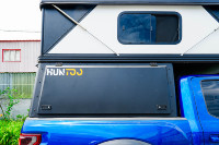 Capot de camping-car surélevé Huntoo pour les voyages en overlanding, coque de camping-car coulissante pour les aventures de camping en week-end et les voyages.