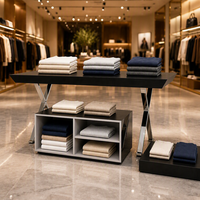 Table de présentation noire avec pieds en X chromés, meuble îlot bas commercial pour vêtements