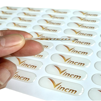 Feuille de verre personnalisée en résine UV premium avec logo métallique doré, revêtement étanche, pour autocollant de bouteille, MOQ 1000 pièces