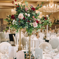 Boule de fleurs artificielles en fausse soie blanche, rouge et verte de luxe simple et de haute qualité pour centre de table de mariage