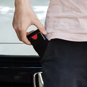 Tarjetero de tarjeta de crédito con bloqueo RFID de aleación de aluminio de expulsión automática para hombre, diseño minimalista, banda elástica, tarjeta de visita - Product Image 6