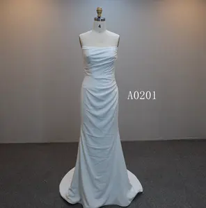 简单的素色绉纱美人鱼配可拆卸薄纱裙婚纱无吊带袖子工厂出售象牙新娘