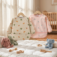 Nouveauté Échantillons Gratuits Bavoir Bébé Unisexe Personnalisé à Manches Longues Imperméable en Polyester/EVA Lavable avec Fermeture à Lacets et Poche Plissée
