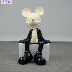 Cartone animato creativo viscerato Mickey Minnie statua di Mickey Minnie cartone animato Mickey seduto su una sedia - Product Image 2