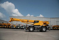 Grue sur pneus hydraulique XCR55L5 de 55 tonnes avec une hauteur de levage maximale de 57,1 m, grue tout-terrain