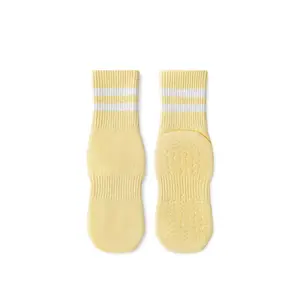 Xiangyi OEM Deportes Y Fitness Calcetines De Yoga Mediados De Algodón Grippy Calcetines Deportivos