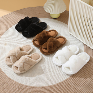 Pantoufles d'intérieur en peluche personnalisées à la mode, antidérapantes, à bout ouvert, vente en gros - Product Image 1