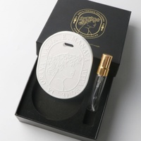 Boîte-cadeau de luxe personnalisée de luxe d'usine FinRu ensemble de désodorisants pour diffuseur d'huiles essentielles d'aromathérapie en pierre de céramique suspendue pour voiture