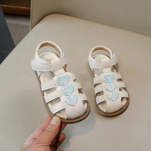 Sandali da principessa <span class=keywords><strong>con</strong></span> punta chiusa e motivo a cuore in stile coreano per ragazze, <span class=keywords><strong>scarpe</strong></span> da spiaggia traspiranti <span class=keywords><strong>con</strong></span> suola morbida per bambine, estive - Product Image 3