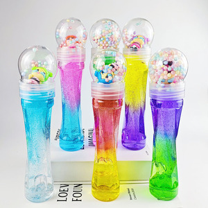 Vente en gros de slime transparent scintillant en forme de S, long et fin, de couleur assortie, avec des poupées en caoutchouc et de la mousse - Product Image 4
