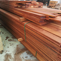 Bois de Merbau indonésien (variétés africaines/américaines) pour terrasses extérieures, rampes et clôtures, bois massif traité durable.