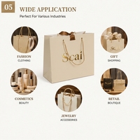 Sacs cadeaux en papier recyclé avec logo imprimé personnalisé, poignées torsadées en feuille d'or, service OEM ODM, vêtements de luxe, chaussettes