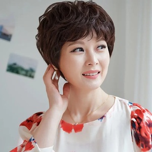 Pelucas cortas para mujer, pelucas onduladas naturales para mujer, Peluca de corte pixie de pelo de Color negro con flequillo, postizo para mujer - Product Image 1