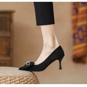 Scarpe da Donna Personalizzate all'Ingrosso, Nere in Camoscio, con Punta Affusolata, Tacco a Spillo, Fiocco con Strass, Taglio D'Orsay, per Feste Formali e Serate Eleganti - Product Image 5