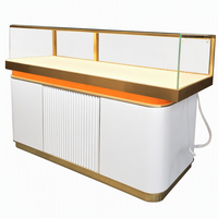 Vitrine de présentation de bijoux de luxe moderne, peinte en blanc, écologique, recyclable, durable, personnalisable, avec verre incurvé et éclairage LED