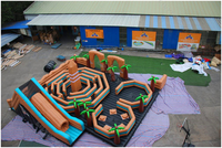 Grand parc d'attractions gonflable commercial avec trampoline géant, jeux d'obstacles, château gonflable, parcours d'obstacles, parc d'attractions gonflable