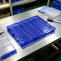Plateau thermoformé transparent en PET bleu pour emballage de composants électroniques de précision, épaisseur et dimensions extérieures personnalisées