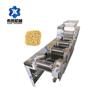 Mini ligne de traitement automatique de nouilles instantanées frites/machine de fabrication avec machine d'emballage de gâteaux de nouilles