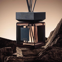 Flacon de parfum moderne carré transparent ambré de 500 ml, grand volume, flacon de parfum de haute qualité en verre, flacon diffuseur de parfum avec couvercle en bois