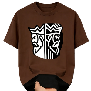 T-shirt con grafica di carte da poker con uomo barbuto reale e profilo testa stileizzato Split King - Product Image 5