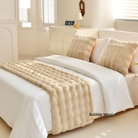 Serviette de lit en polyester pour hôtel, drap de lit rayé de luxe léger, tapis de chevet en tissu doux pour la peau, lavable en machine, 300TC