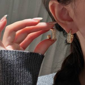 ต่างหูเงินแท้ S925 สไตล์ยุโรป-อเมริกัน ทรงสี่เหลี่ยม ฝังเพชรซิร์โคเนียม ดีไซน์ห้อยระย้า หรูหรา ทันสมัย สไตล์ฝรั่งเศสย้อนยุค - Product Image 2