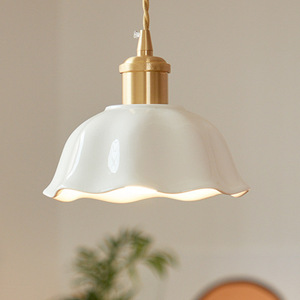 โคมไฟเซรามิกสไตล์นอร์ดิกวินเทจ แบบสามหัว สไตล์เรโทรญี่ปุ่น สำหรับบาร์/โต๊ะอาหาร ห้องนอน/ข้างเตียง ใช้ไฟ AC - Product Image 1