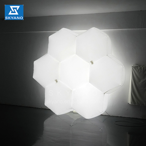 Modèle de nuage gonflable blanc hexagone moderne personnalisé éclairage à LED kiosque gonflable sur le toit pour la décoration - Product Image 4