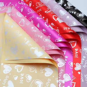 Wholesale Jelly Pearl Crystal Film Falling In Love Flower Print Waterproof Bouquet Wrapping Cellophane For Cross-border Florists - Product Image 4
