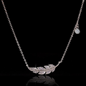 Collana da Donna con Ciondolo a Foglia e Piuma, Ispirata alle Ali, Catena per Clavicola, Elegante Gioiello di Moda per Uso Quotidiano - Product Image 2