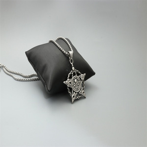Collier pendentif tête de mort en acier inoxydable, bijoux à thème, cadeau pour hommes et femmes, Design à la mode - Product Image 3