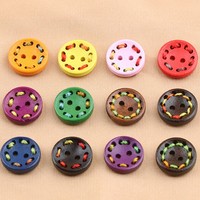Boutons en bois ronds faits à la main de 15 mm, colorés, de haute qualité, écologiques et durables, à 2 trous, avec dos plat poli pour vêtements
