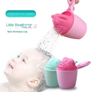 Venta directa de fábrica Taza de oso para niños Cuchara de agua Elegante tazón de baño para bebé para champú Productos de baño para bebé al por mayor - Product Image 2