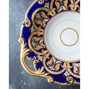 Base para Pastel de Porcelana Inglesa Hecha a Mano, Estilo Rococó en Azul Cobalto y Dorado, Ecológica, Plato para Servir Pastel de Boda de 10 Pulgadas - Product Image 4