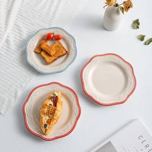 Plato de Porcelana Floral Ecológico de Estilo Encaje Francés Retro con Diseño en Relieve para Servir Desayuno y Postre en Casa - Product Image 2