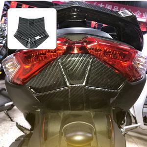 Cubierta Inferior de Luz Trasera para Motocicleta, Compatible con Yamaha NMAX155 LC150, Cubierta Inferior de Luz Trasera Modificada, Patrón de Fibra de Carbono - Product Image 6