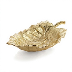 Plateau à bijoux en métal en forme de feuille d'or au design unique, porte-bagues, organiseur de bibelots, décor de maison gaufré - Product Image 1