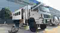 Désert Dongfeng 4x4 6x6 AWD camions tout-terrain toutes roues motrices bus touristique bus touristique 35 places fabricant d'autobus de passagers