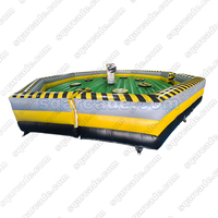 Grand cavalier interactif extérieur de 8*8m et obstacles rotatifs équipement de parcours gonflable pour 8 passagers enfants Meltdown Amusement