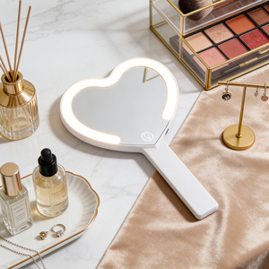 מראות לב ניידות בגדלים שונים בהתאמה אישית, סיטונאי, מראות לב קומפקטיות עם תאורת לד, מראה ידנית ניידת ליום האהבה - Product Image 1